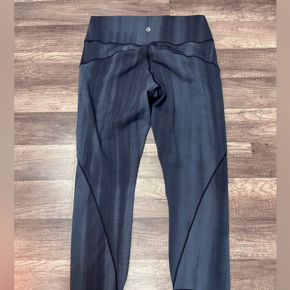 Lululemon In Movement Crop size 12 - Picture 2 of 6